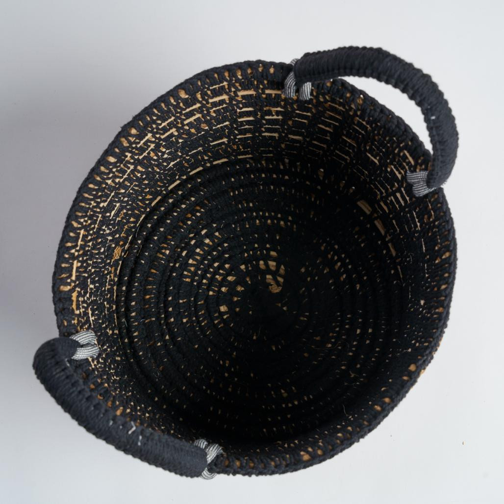 Panier en fibre végétale noir et beige L Anaya Panier en fibre végétale noir et beige L Anaya