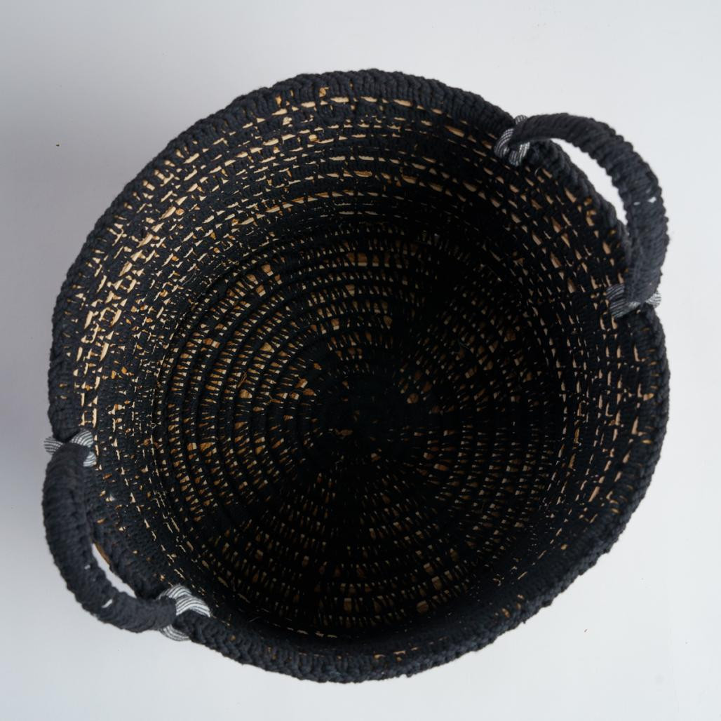 Panier en fibre végétale noir et beige M Anaya Panier en fibre végétale noir et beige M Anaya