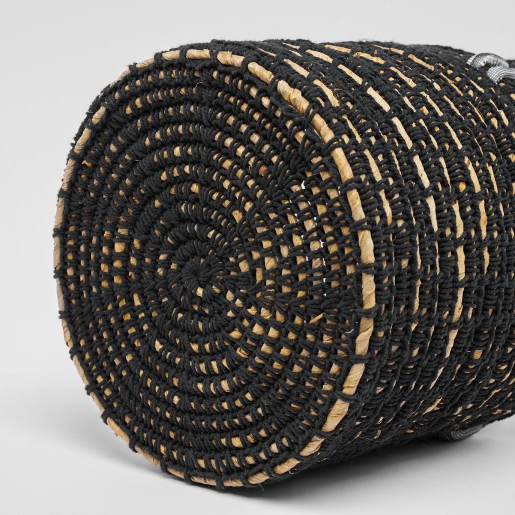 Panier en fibre végétale noir et beige M Anaya Panier en fibre végétale noir et beige M Anaya