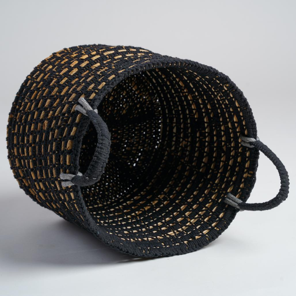 Panier en fibre végétale noir et beige M Anaya Panier en fibre végétale noir et beige M Anaya