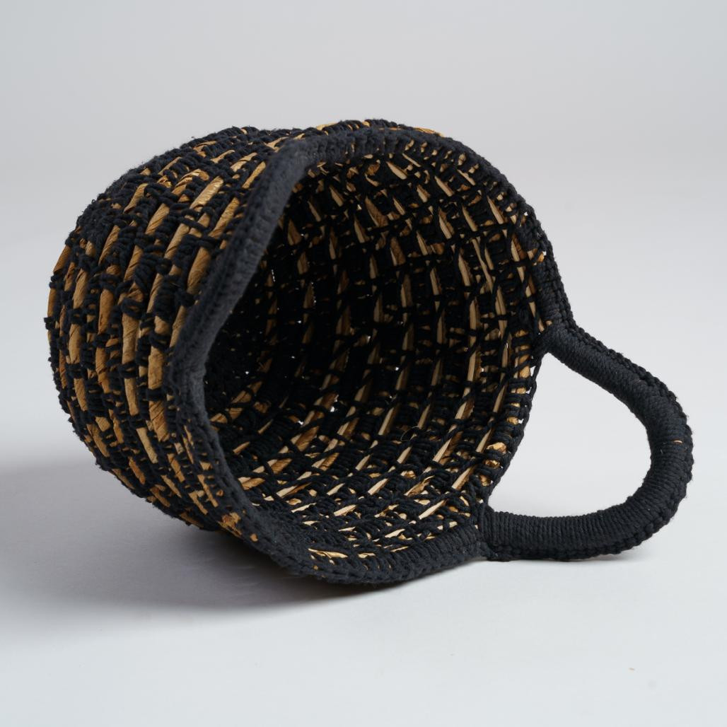 Panier en fibre végétale noir et beige S Anaya Panier en fibre végétale noir et beige S Anaya