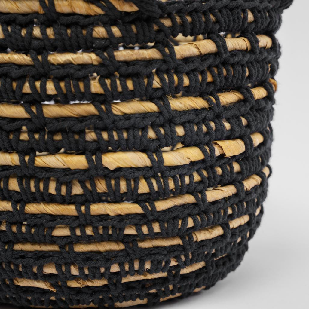 Panier en fibre végétale noir et beige S Anaya Panier en fibre végétale noir et beige S Anaya