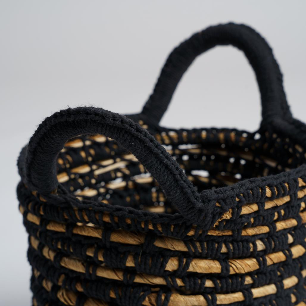 Panier en fibre végétale noir et beige S Anaya Panier en fibre végétale noir et beige S Anaya
