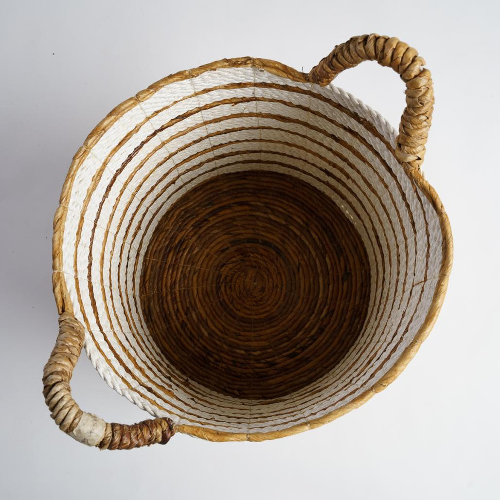 Panier en fibres végétales écru et marron L Sethi