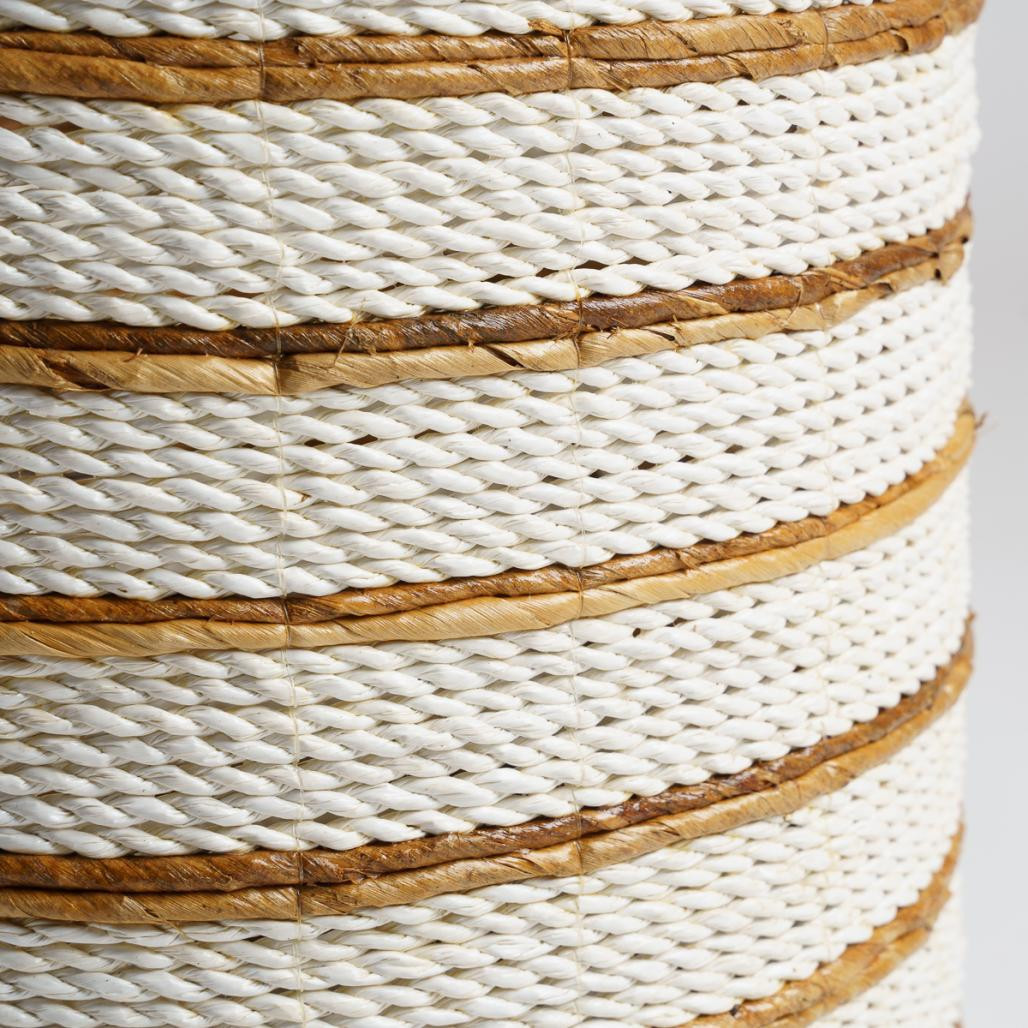 Panier en fibres végétales écru et marron L Sethi