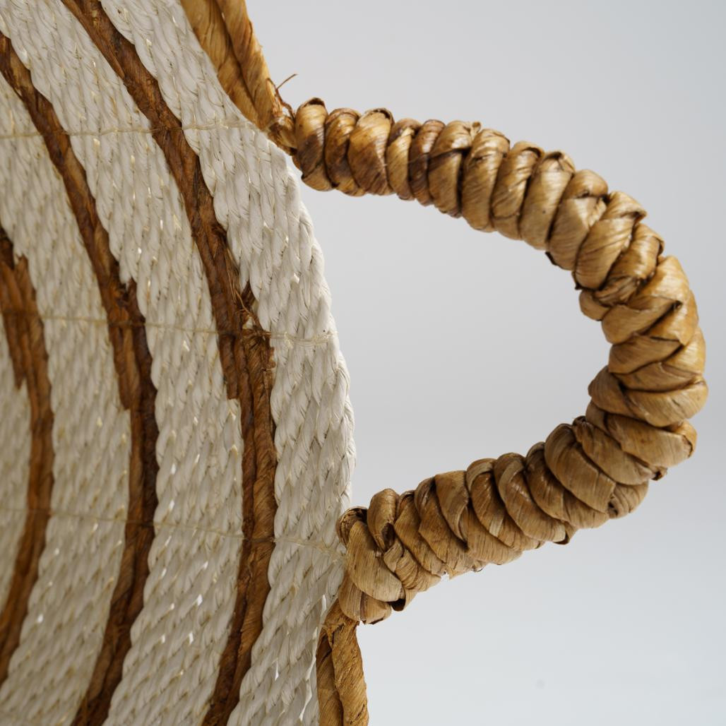 Panier en fibres végétales écru et marron L Sethi