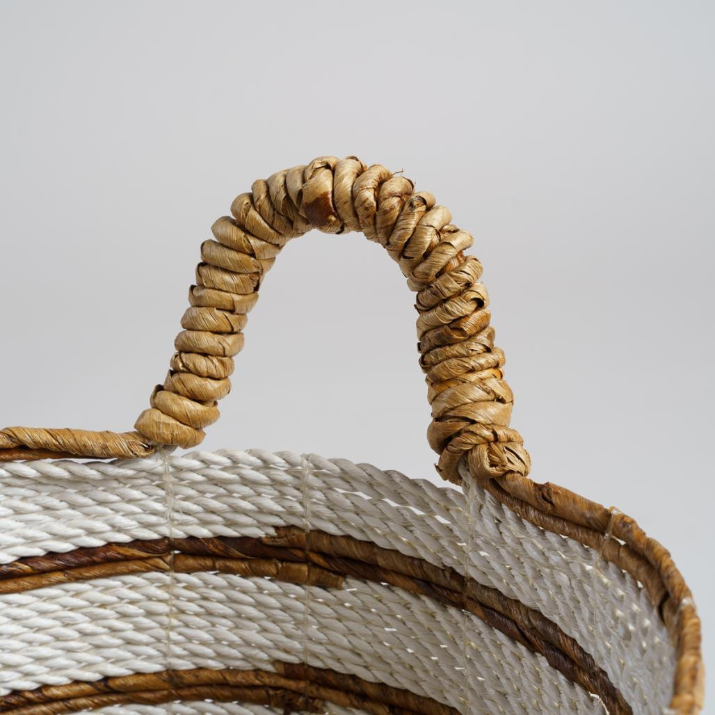 Panier en fibres végétales écru et marron M Sethi Panier en fibres végétales écru et marron M Sethi