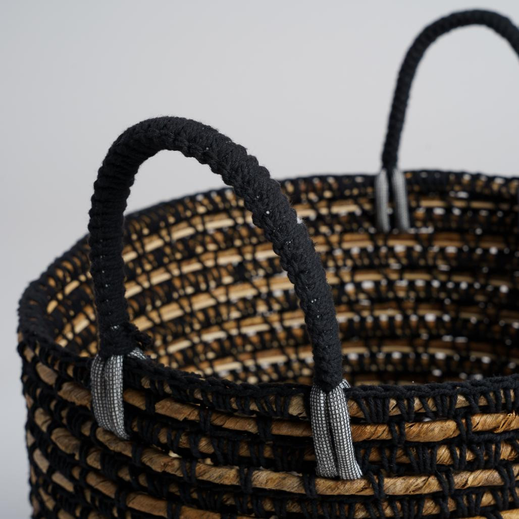 Grand panier en fibre végétale noir et beige XL Anaya Grand panier en fibre végétale noir et beige XL Anaya