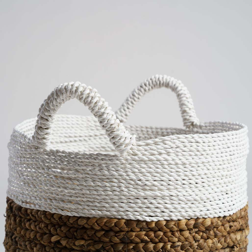 Panier tressé en jacinthe d'eau L Vito Panier tressé en jacinthe d'eau L Vito