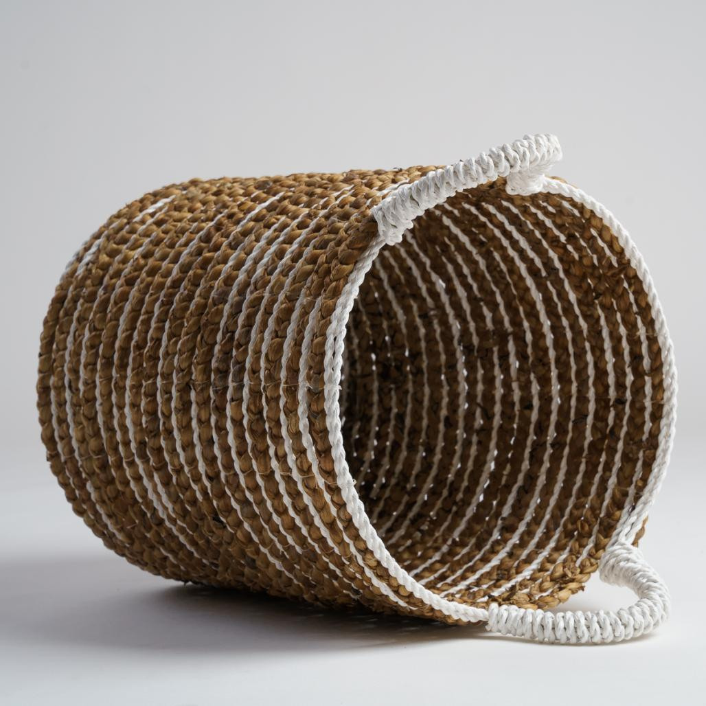 Panier tressé en jacinthe d'eau M Vito