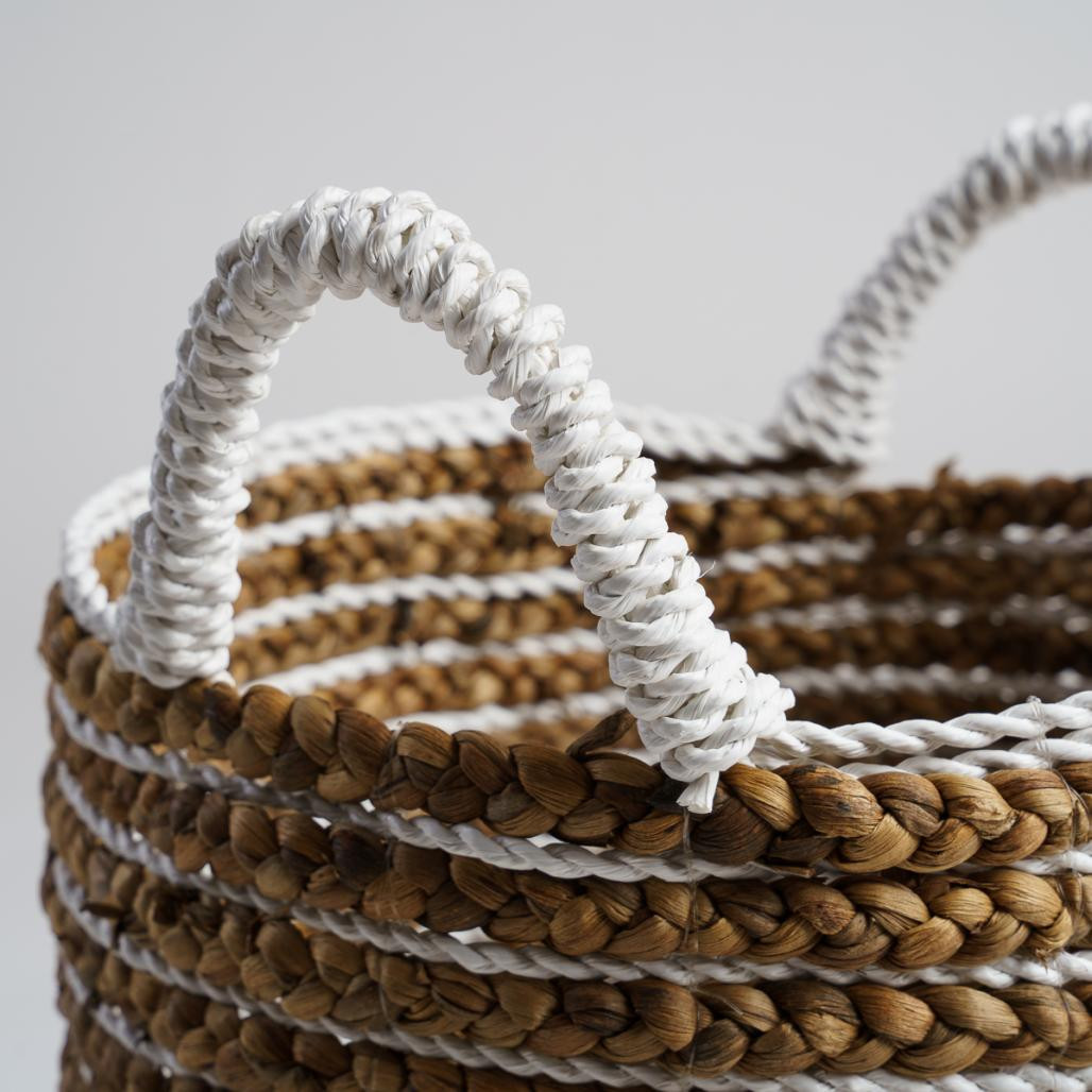 Panier tressé en jacinthe d'eau M Vito