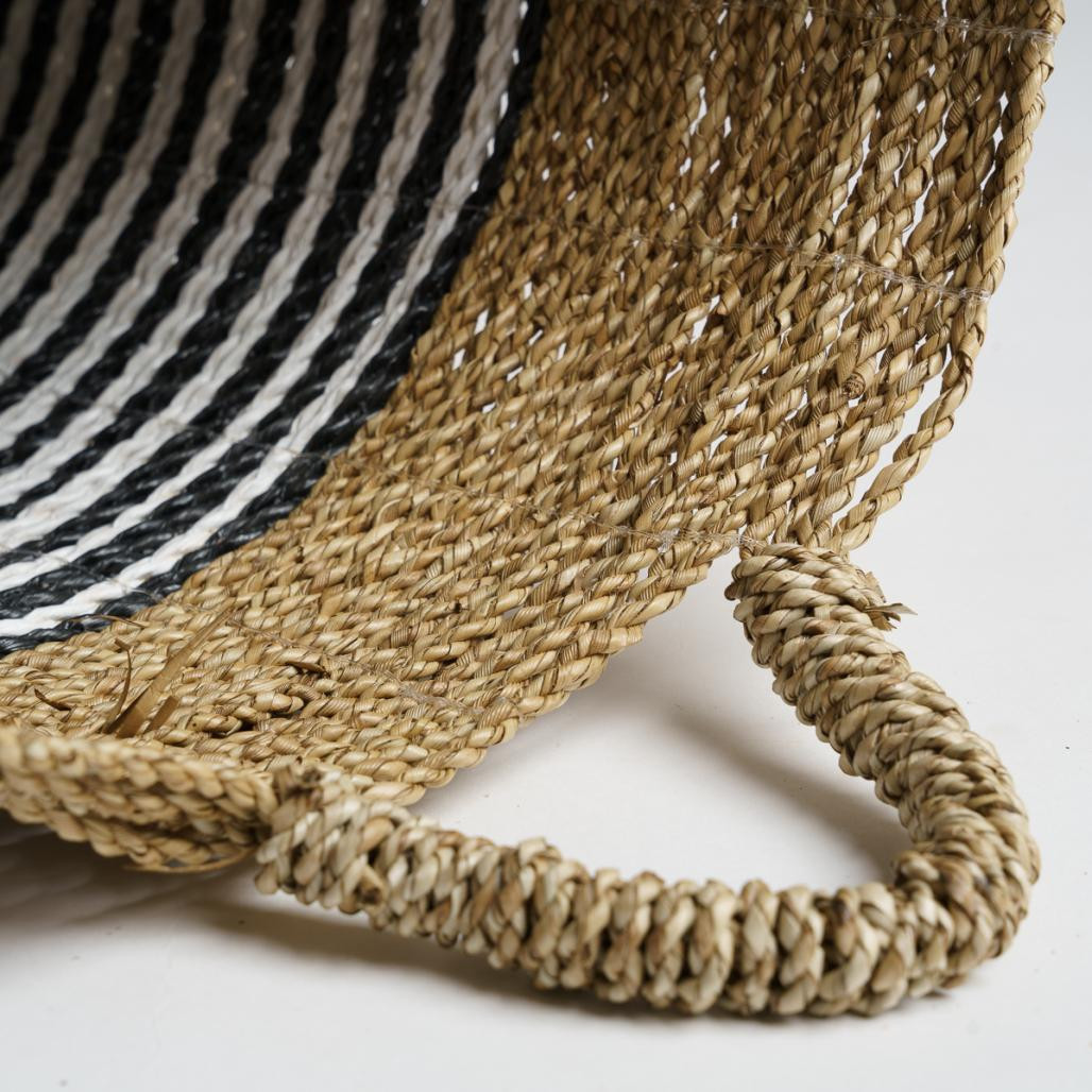 Panier en jonc de mer noir et blanc L Pika Panier en jonc de mer noir et blanc L Pika