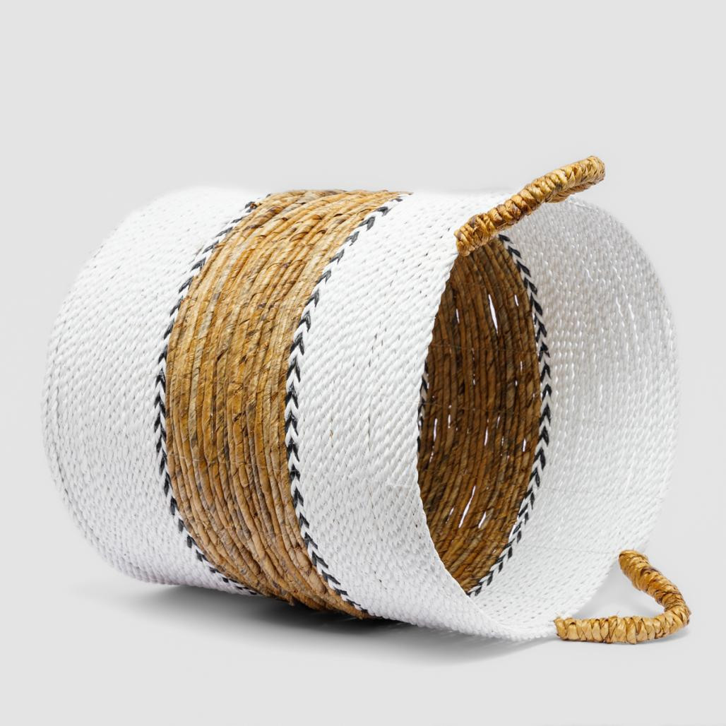 Panier en fibre végétale écru et marron L Izia Panier en fibre végétale écru et marron L Izia