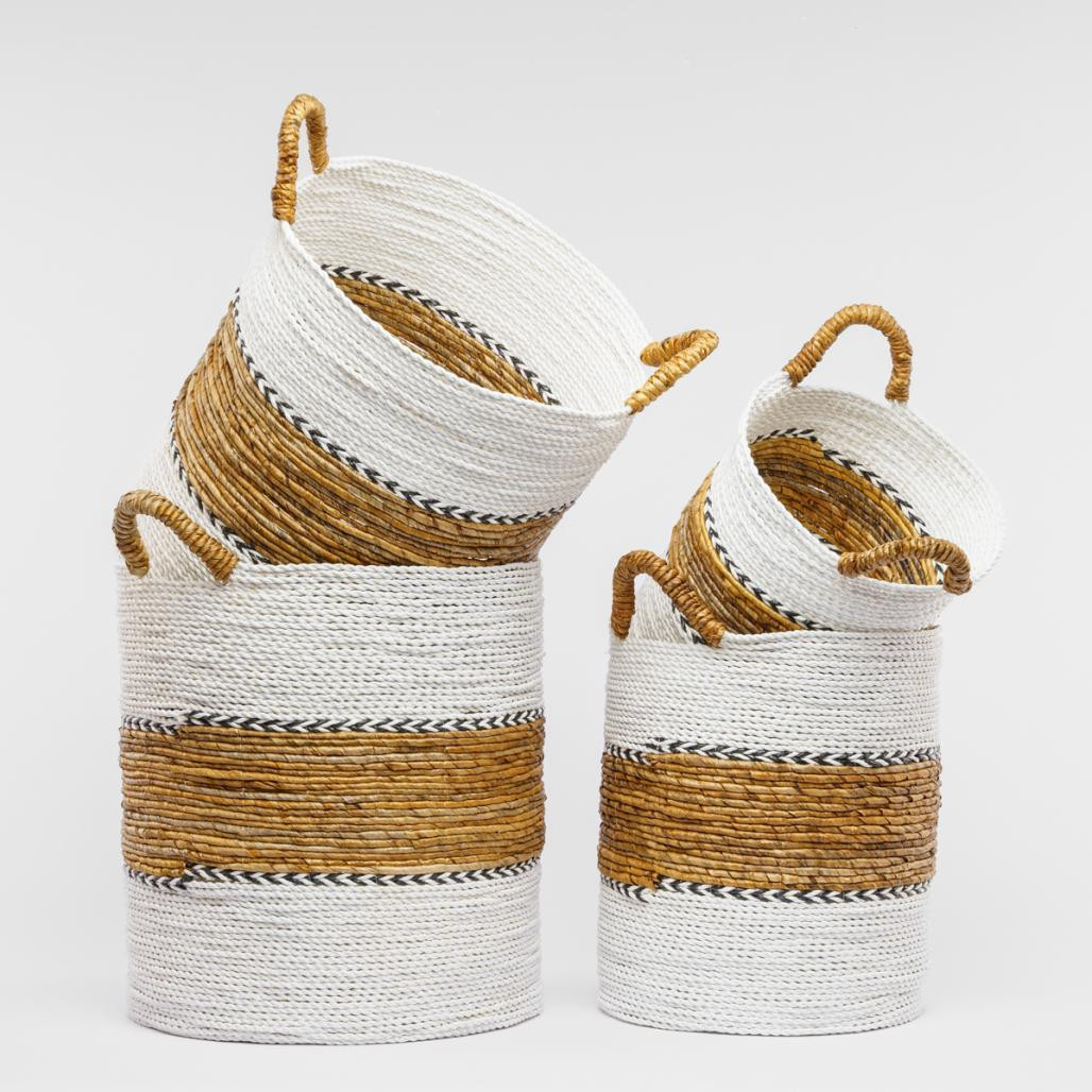 Panier en fibre végétale écru et marron L Izia Panier en fibre végétale écru et marron L Izia