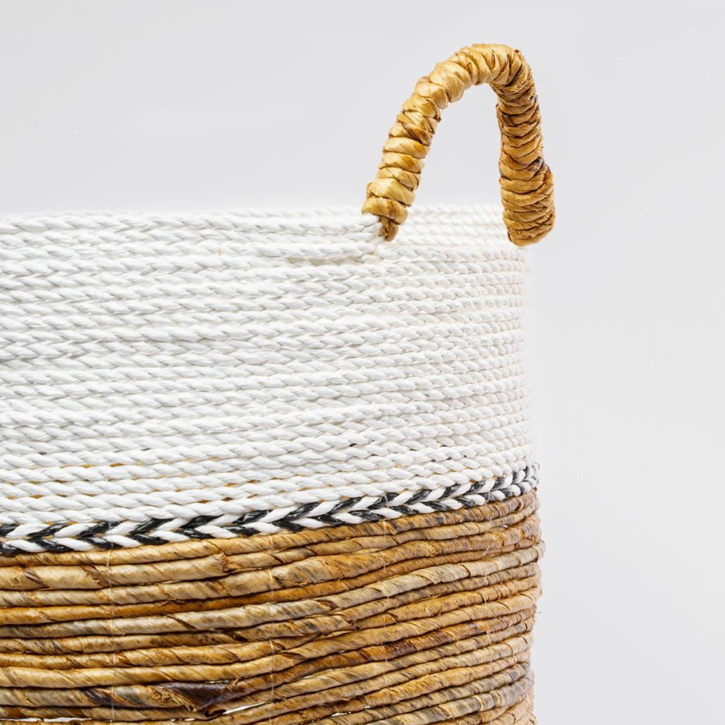 Panier en fibre végétale écru et marron M Izia Panier en fibre végétale écru et marron M Izia