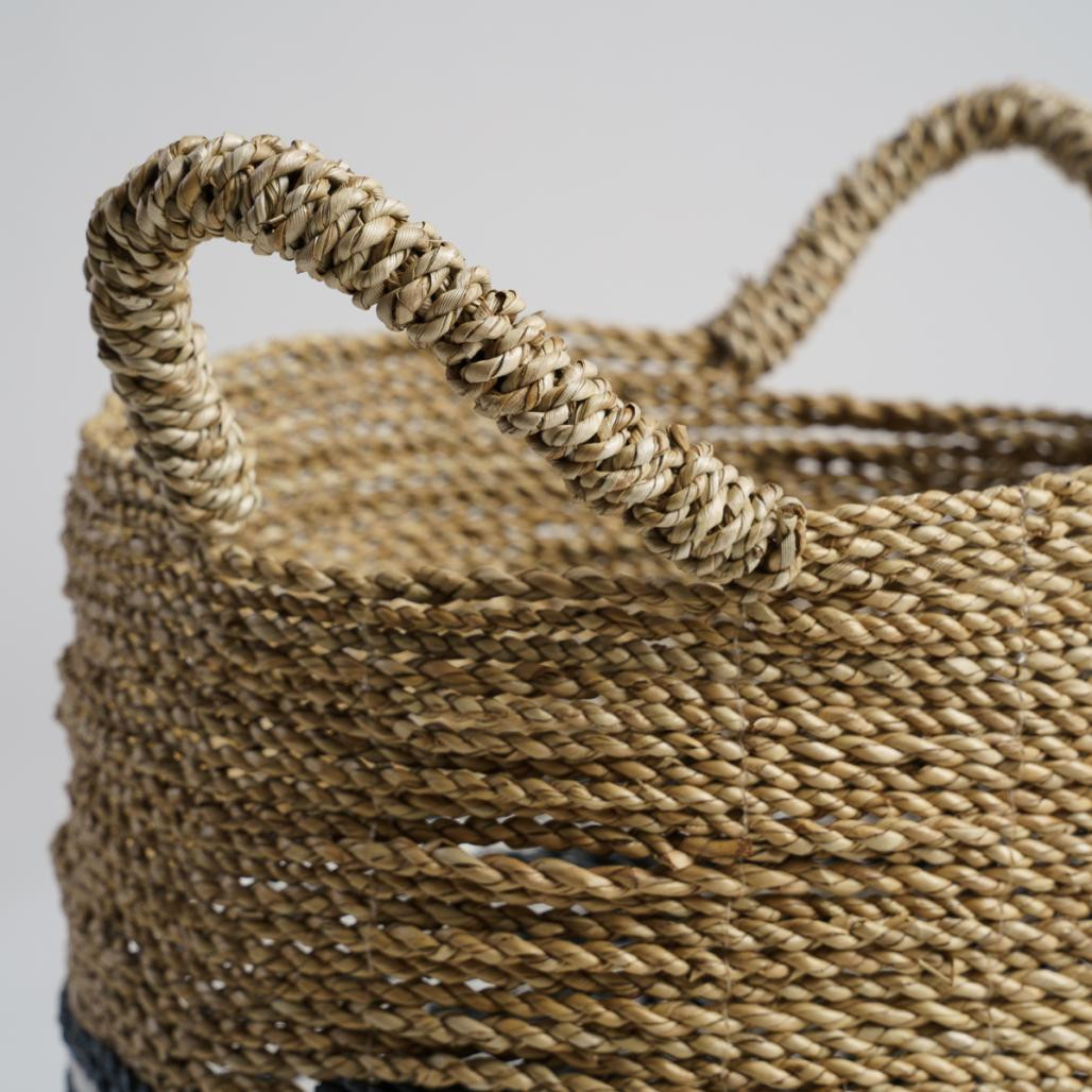 Panier en jonc de mer noir et blanc M Pika Panier en jonc de mer noir et blanc M Pika