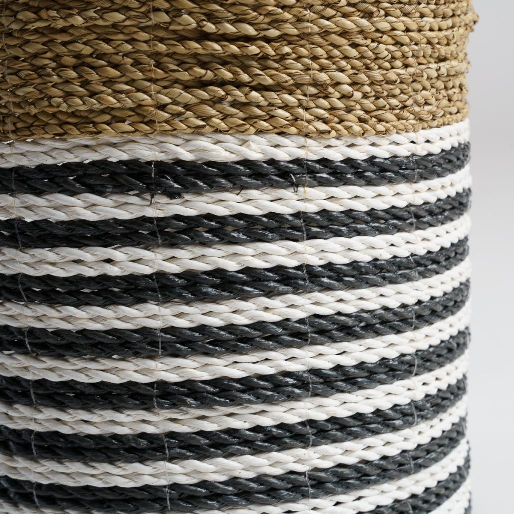 Panier en jonc de mer noir et blanc S Pika Panier en jonc de mer noir et blanc S Pika