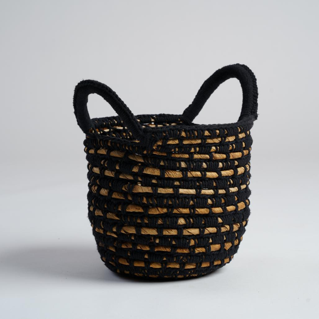 Lot de 2 paniers en fibre végétale noir et beige L-S Anaya