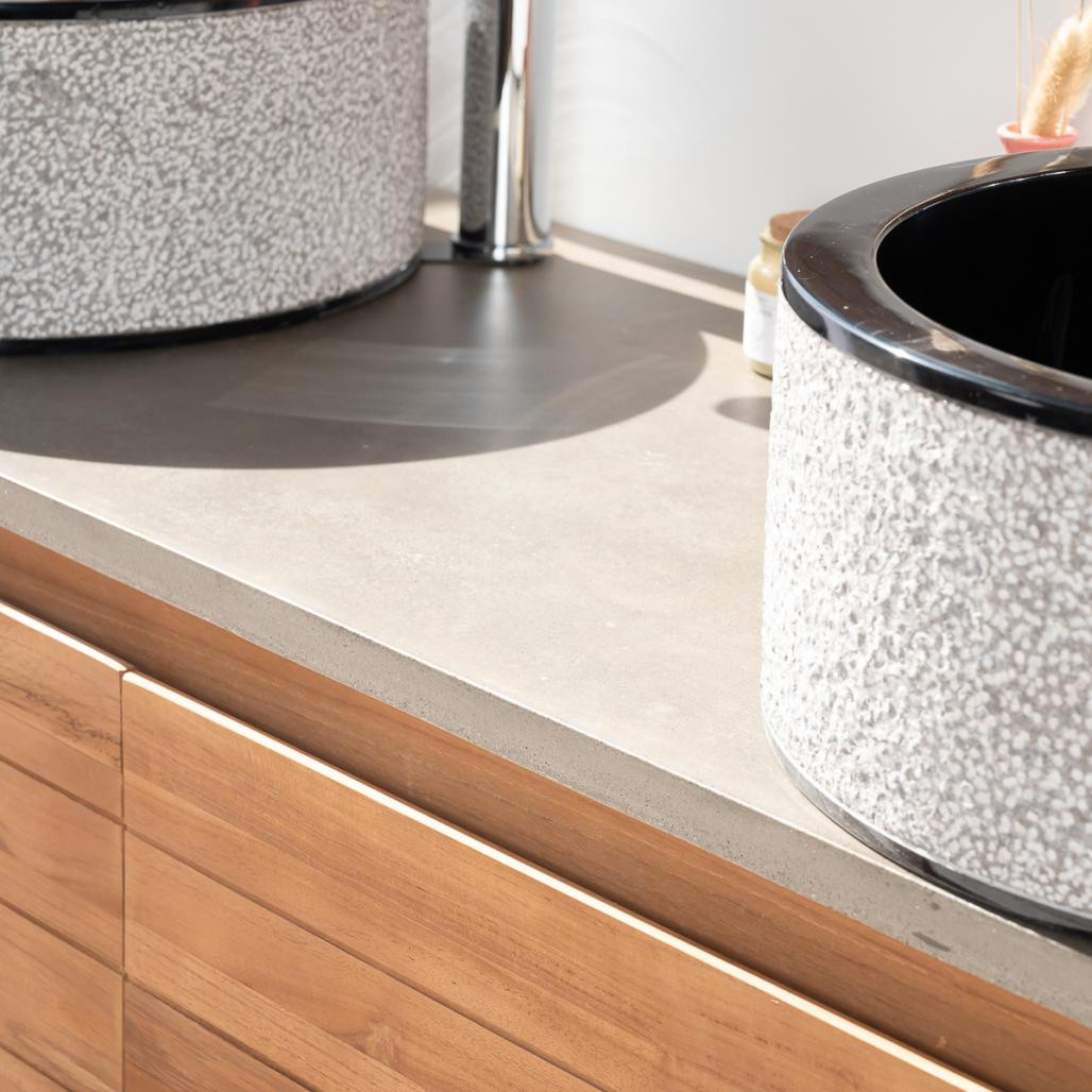 Meuble salle de bain en teck massif et béton Toni 140 cm Meuble salle de bain en teck massif et béton Toni 140 cm