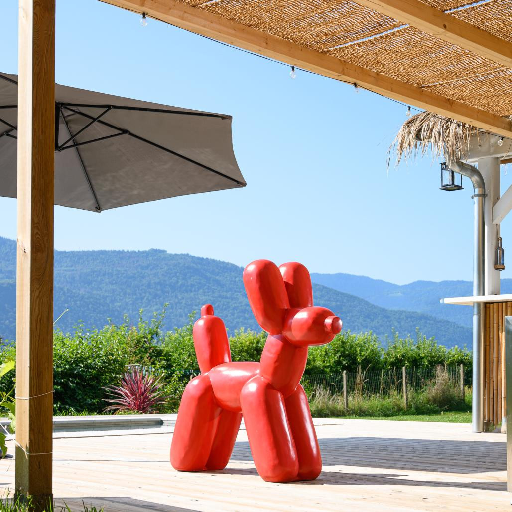 Statue chien ballon rouge 100 cm Statue chien ballon rouge 100 cm