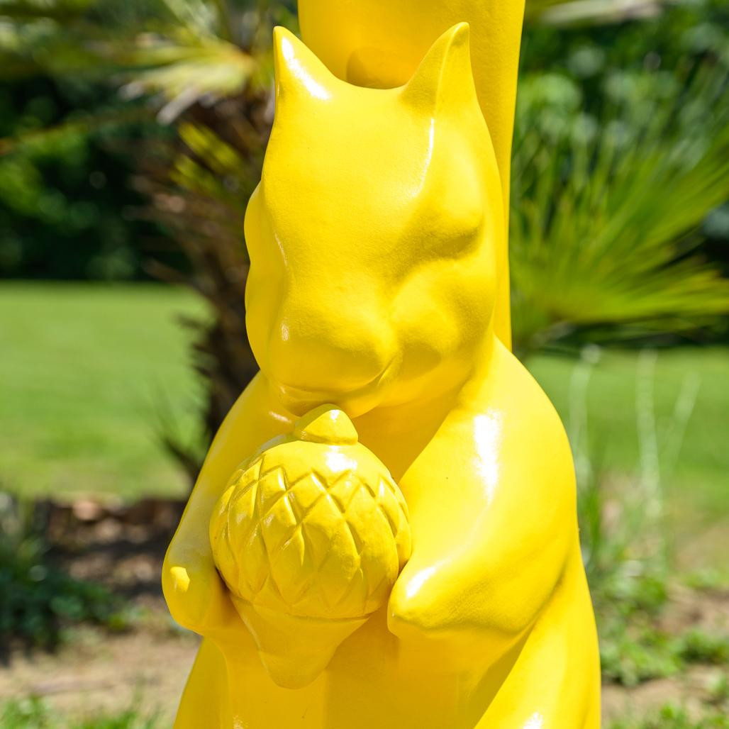 Statue écureuil de jardin jaune 64 cm Statue écureuil de jardin jaune 64 cm