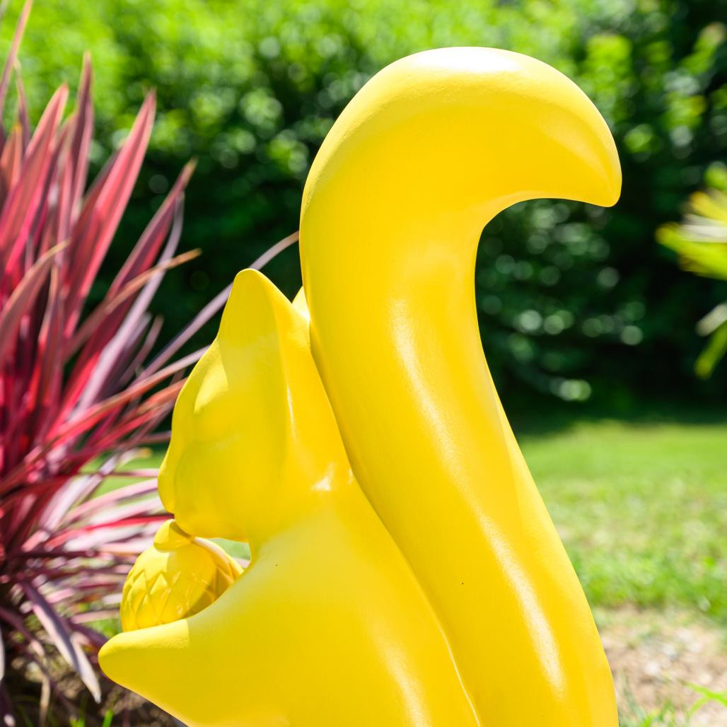 Statue écureuil de jardin jaune 64 cm Statue écureuil de jardin jaune 64 cm