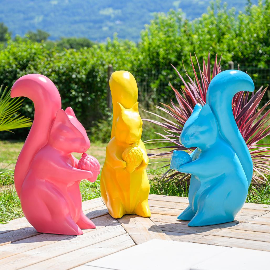 Statue écureuil de jardin rose 64 cm