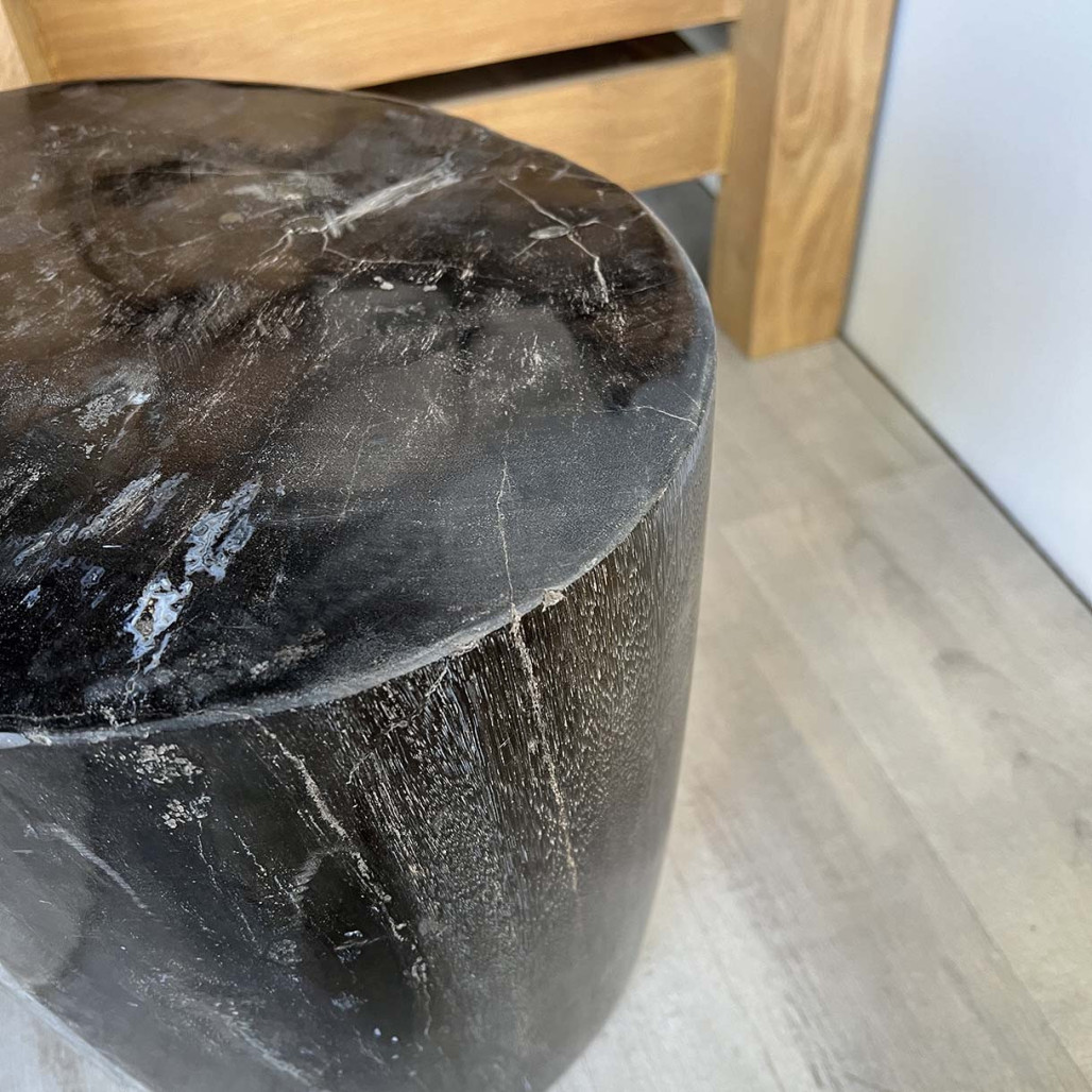 Pouf en bois fossilisé de 44 cm - Wanda collection Pouf en bois fossilisé de 44 cm - Wanda collection