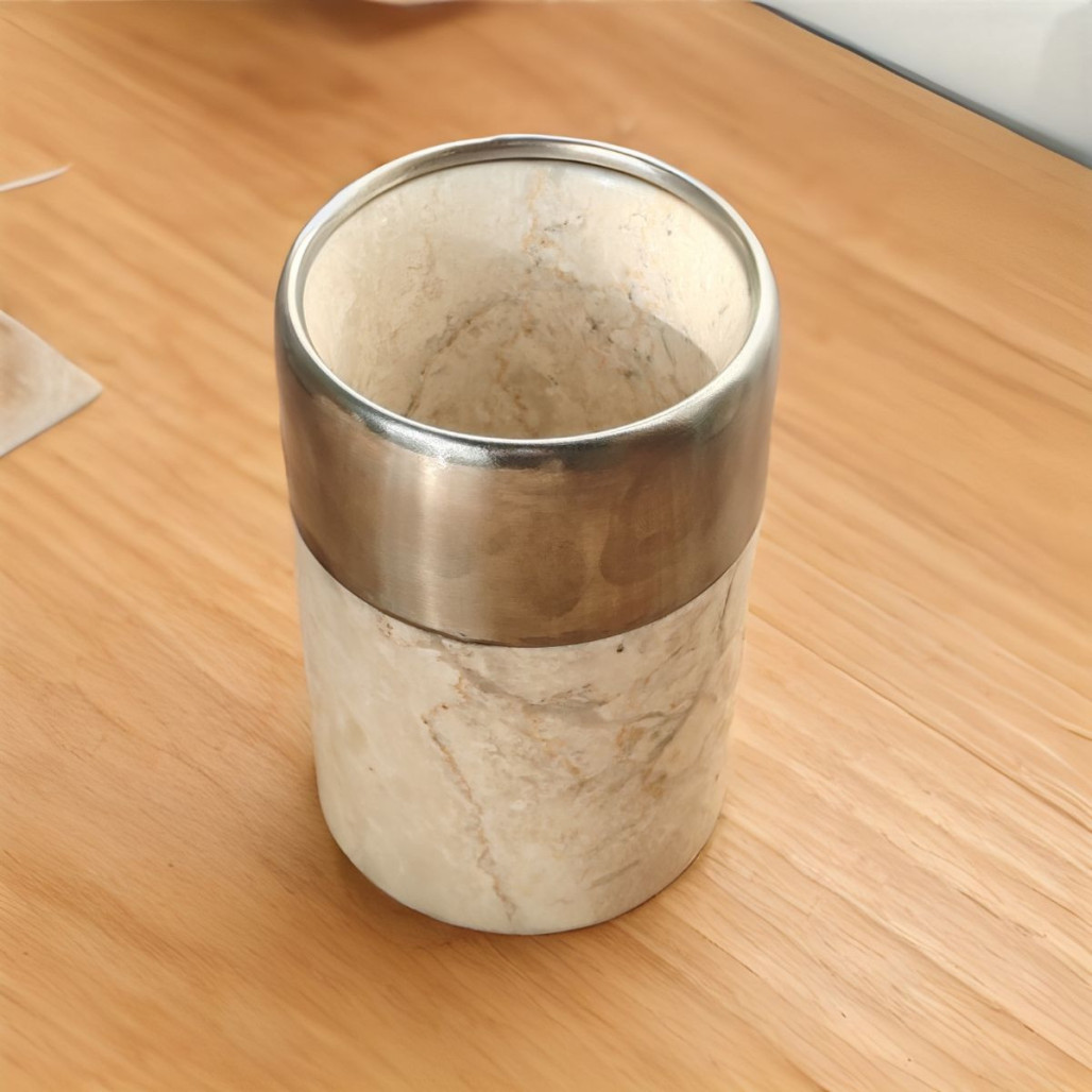 Gobelet en marbre et inox crème