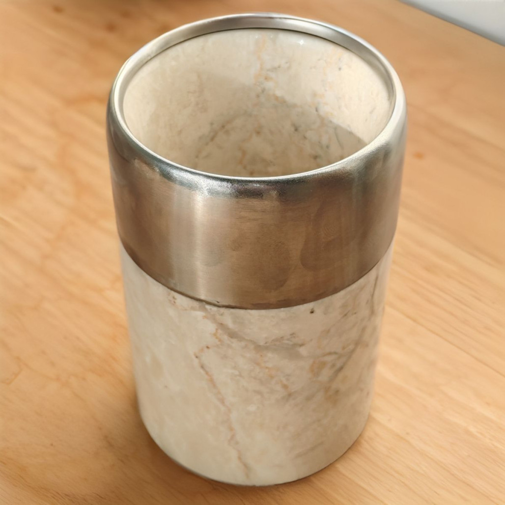 Gobelet en marbre et inox crème