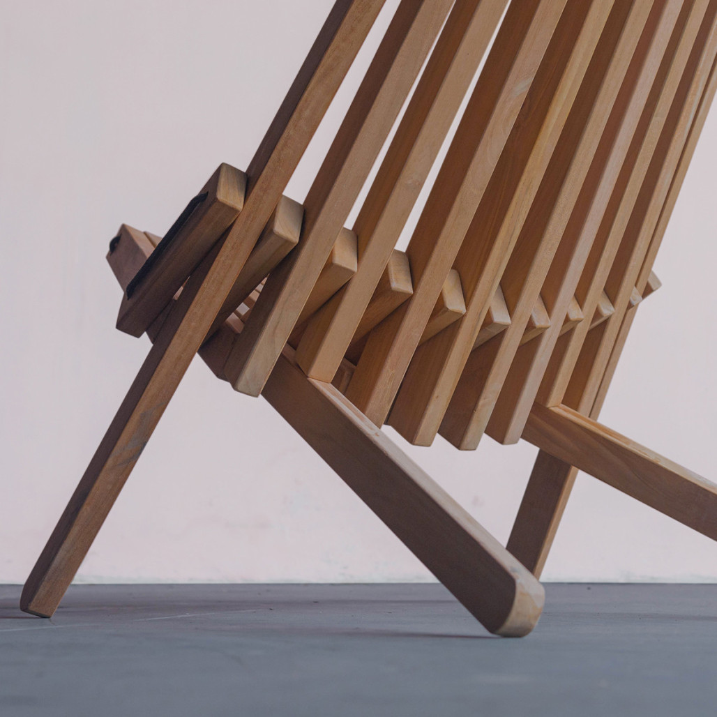 Chaise de jardin en teck Wanda Collection avec coussin appui-tête gris Chaise de jardin en teck Wanda Collection avec coussin appui-tête gris