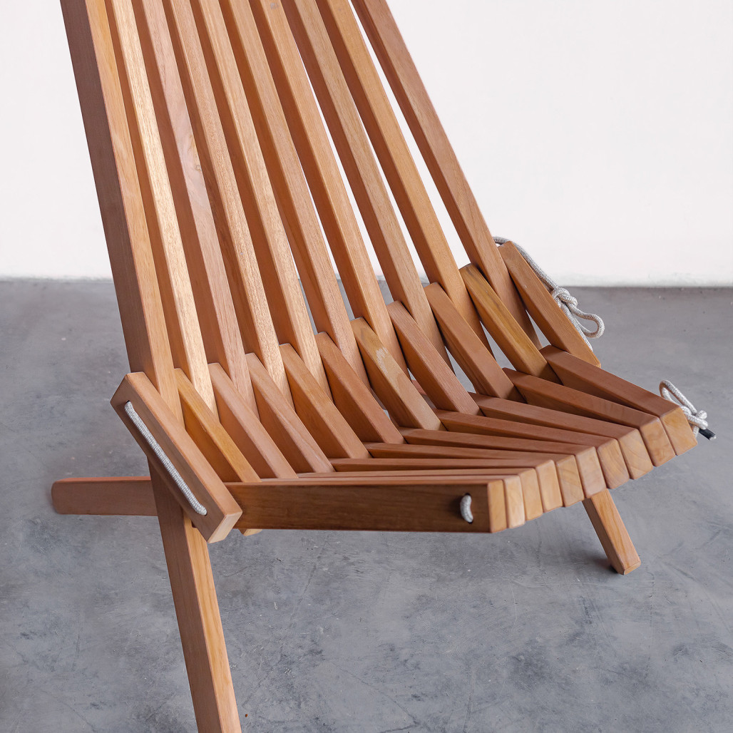 Chaise de jardin en teck avec coussin blanc et appui-tête - Wanda Collection Chaise de jardin en teck avec coussin blanc et appui-tête - Wanda Collection