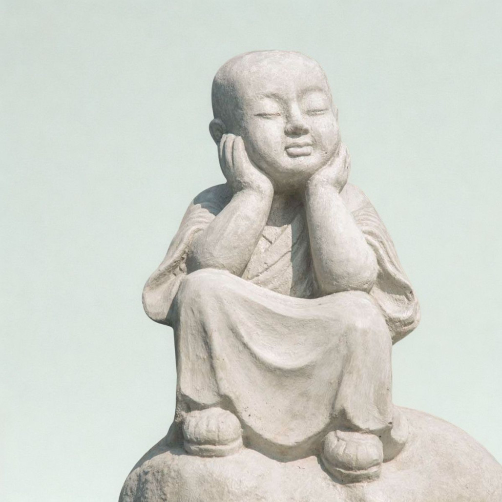 Statue Moine Shaolin effet pierre | Décoration zen intérieure Statue Moine Shaolin effet pierre | Décoration zen intérieure