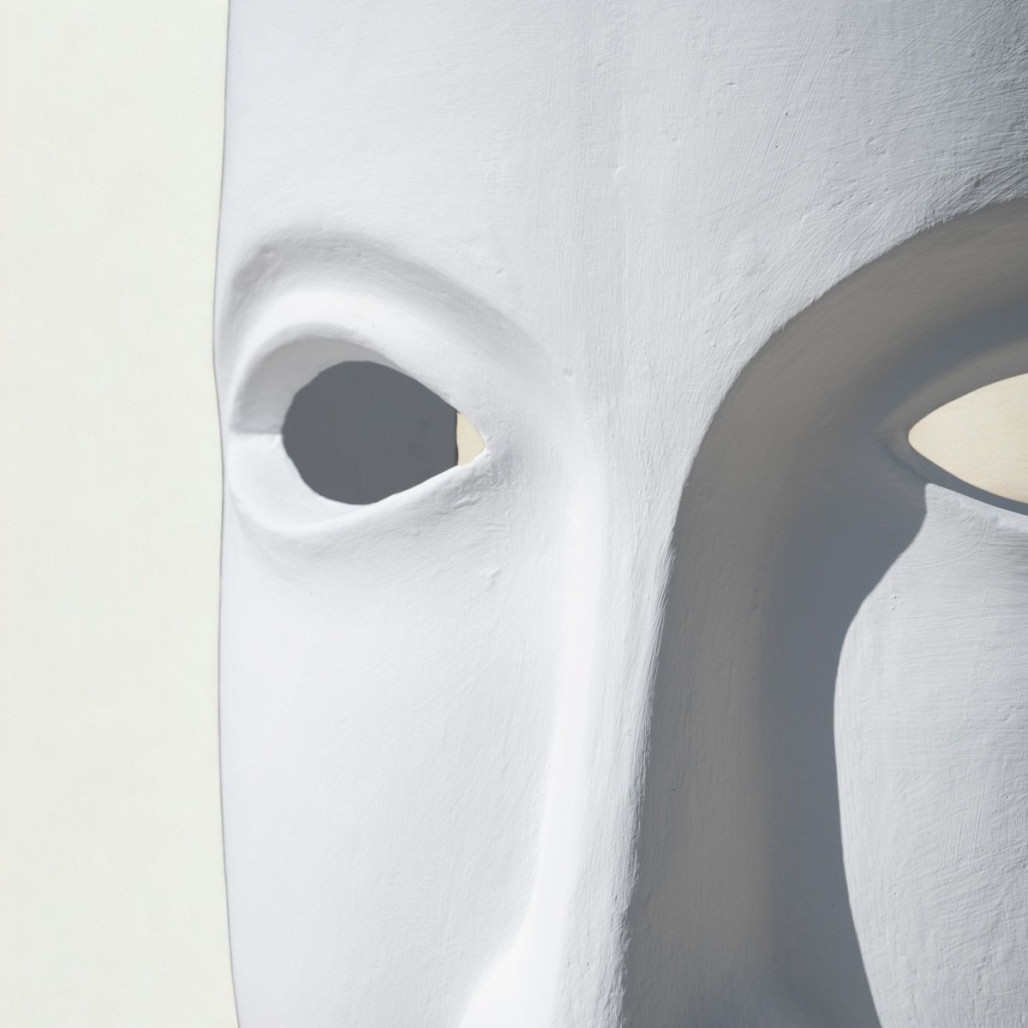 Statue visage blanc design | Décoration intérieure contemporaine Statue visage blanc design | Décoration intérieure contemporaine