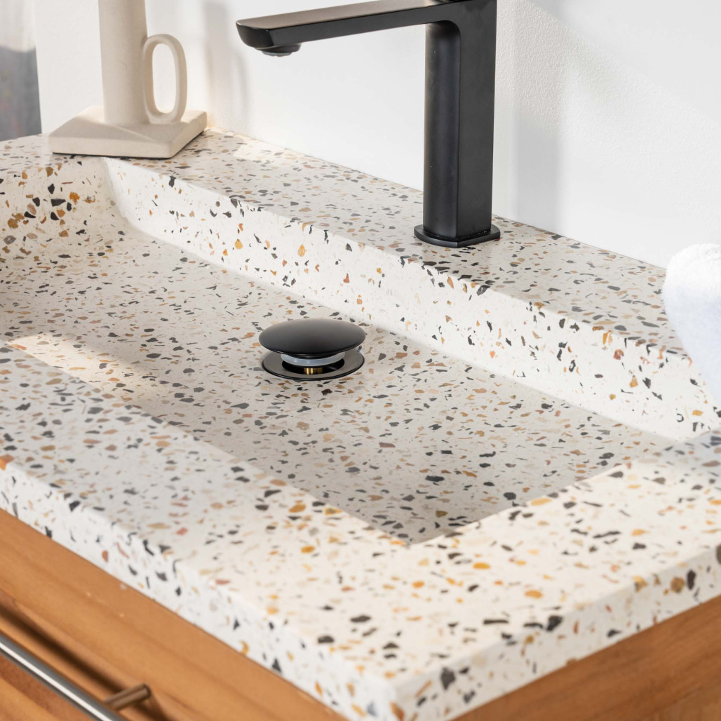 Meuble salle de bain en teck avec plan en terrazzo crème Bagster 80 cm Meuble salle de bain en teck avec plan en terrazzo crème Bagster 80 cm