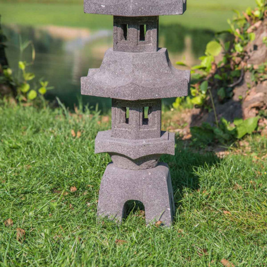 Lanterne japonaise pagode en pierre de lave 1.30 m