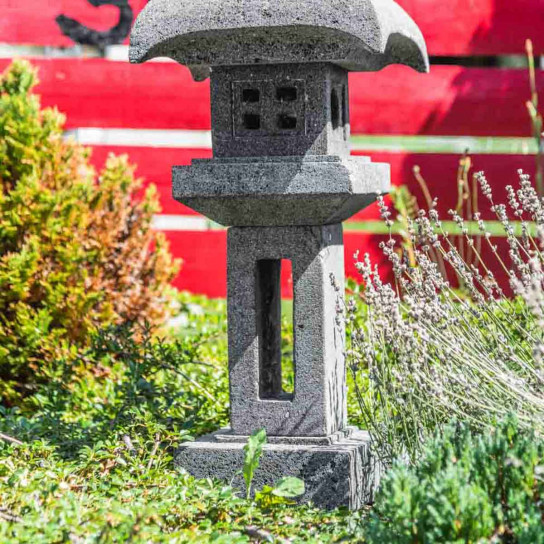 Lanterne japonaise pagode en pierre de lave 70 cm
