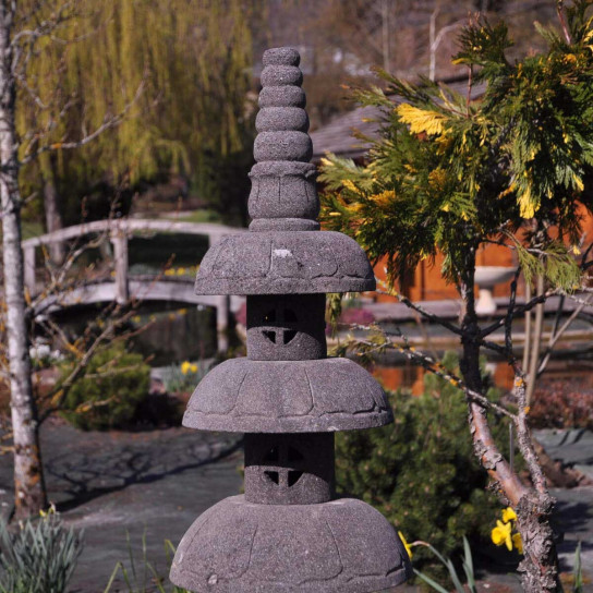 Lanterne japonaise pagode zen en pierre de lave 1.50 m
