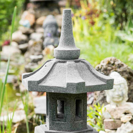 Lanterne japonaise pagode zen en pierre de lave 80 cm