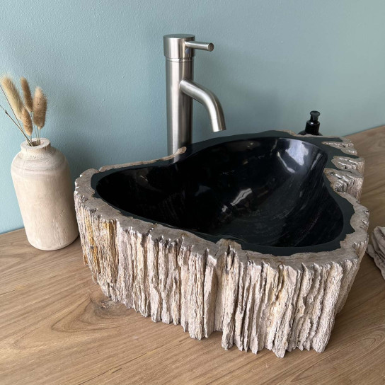 Lavabo de salle de bain en bois pétrifié fossilisé noir