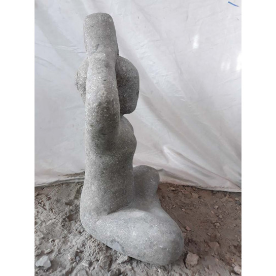 Sculpture moderne femme yoga en pierre 40 cm