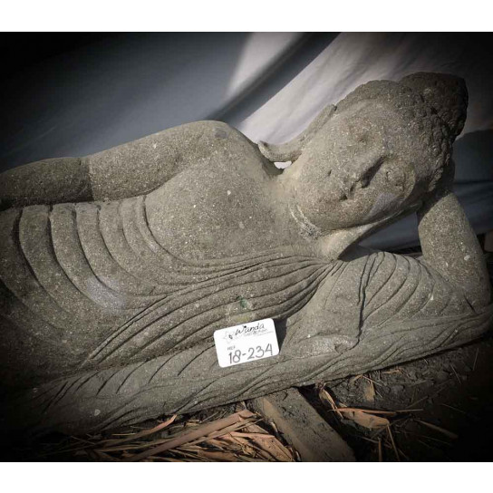 Statue bouddha allongé en pierre massive volcanique 1m50