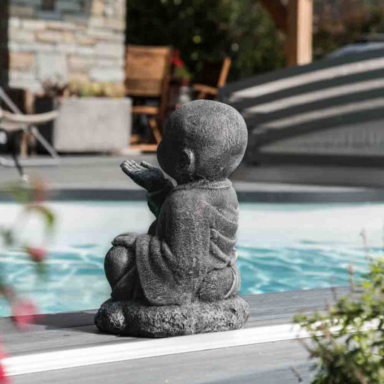 Statue de jardin moine shaolin heureux patiné gris 40 cm