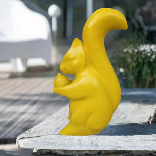 Statue écureuil de jardin jaune 64 cm