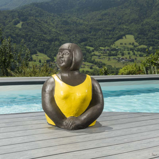 Statue grosse femme jaune