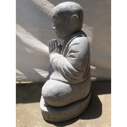 Statue jardin moine shaolin assis en pierre de lave 50 cm