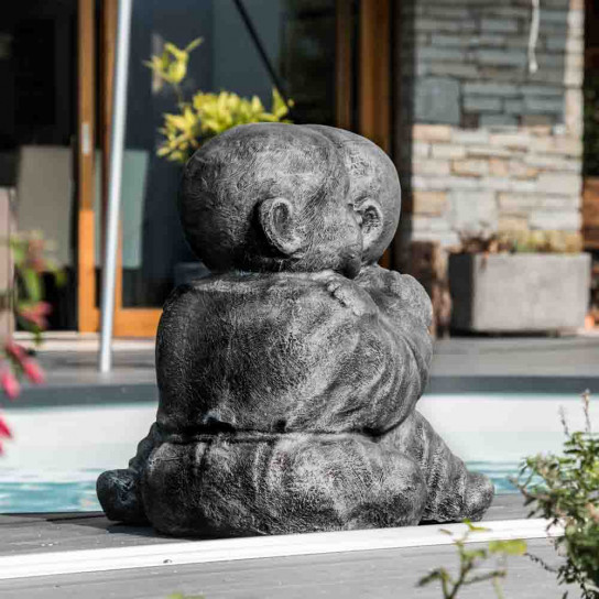 Statue moines shaolin enlacés patiné gris 50 cm
