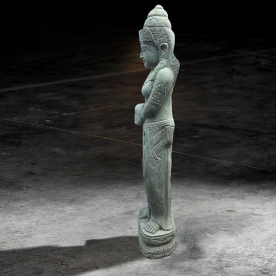 Statue pierre volcanique verseuse d'eau déesse dewi de 2 m