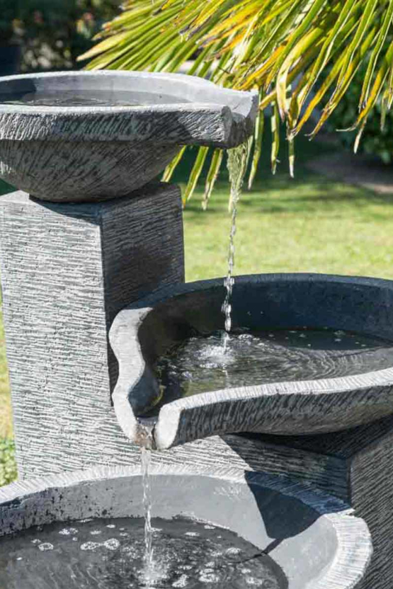 Bien choisir et installer une fontaine de jardin - SAMSE
