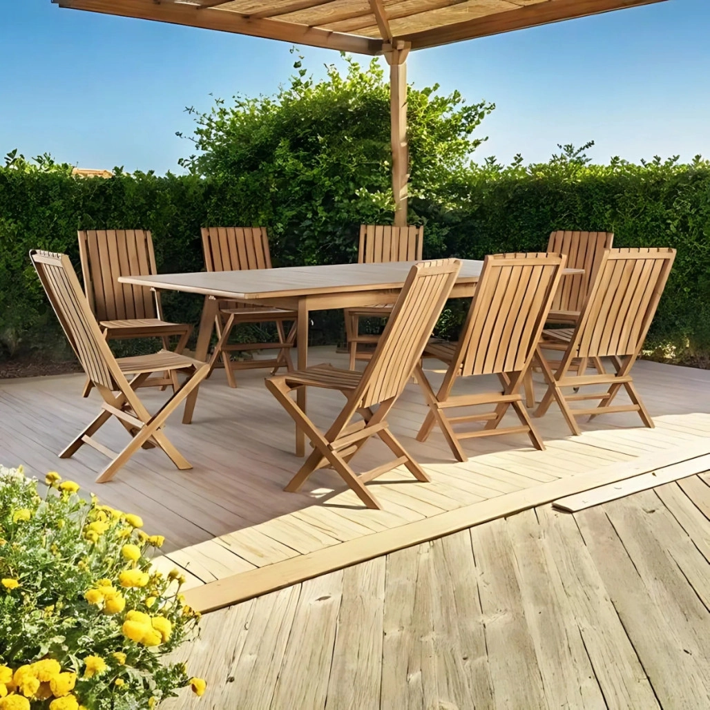 Salon de jardin avec grande table extensible en teck et huit chaises pliantes assorties